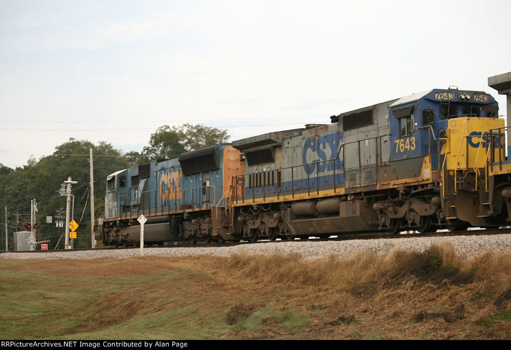 CSX 4718 leads 7643